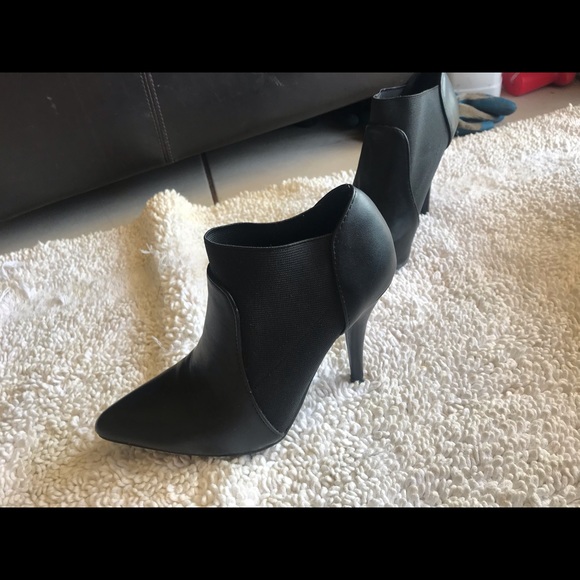 Im selling some nice pointy ancle cut high heels. - Picture 3 of 6